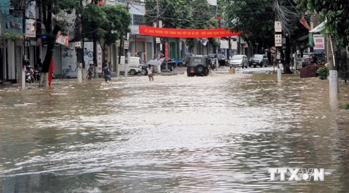 Đường Trần Đăng Ninh, thành phố Lạng Sơn bị ngập nặng do mưa lũ. Ảnh: Trần Thắng Trung - TTXVN